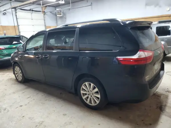 5TDJZ3DC0HS166401 2017 TOYOTA SIENNA - Image 2