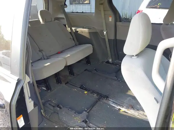 5TDJZ3DC0HS167239 2017 TOYOTA SIENNA - Image 8