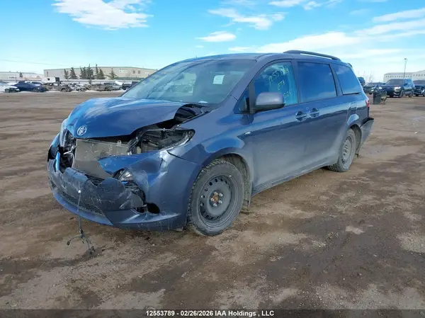 5TDJZ3DC0HS169492 2017 TOYOTA SIENNA - Image 2