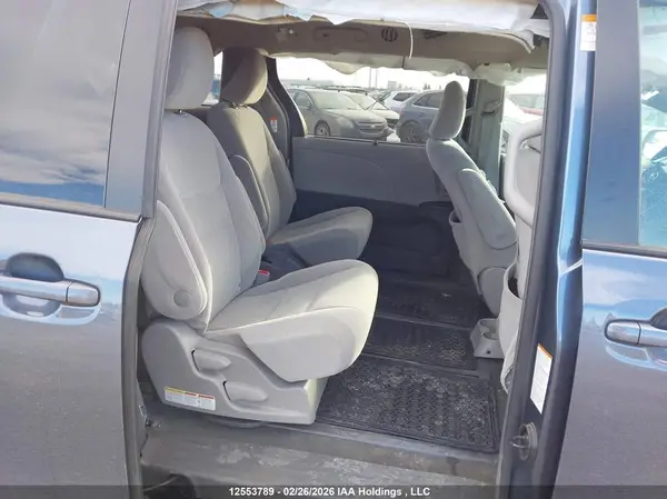 5TDJZ3DC0HS169492 2017 TOYOTA SIENNA - Image 8