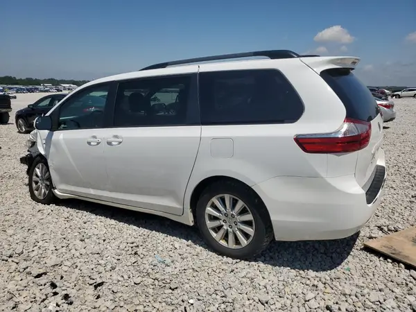 5TDJZ3DC0HS173865 2017 TOYOTA SIENNA - Image 2