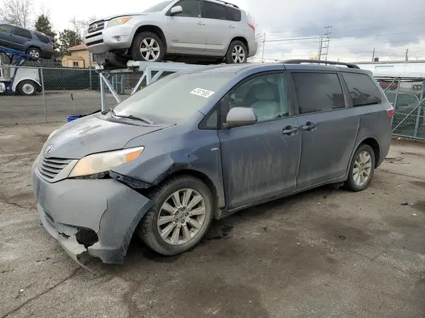 5TDJZ3DC0HS182825 2017 TOYOTA SIENNA - Image 1
