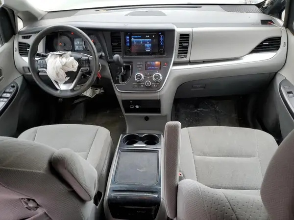 5TDJZ3DC0HS182825 2017 TOYOTA SIENNA - Image 8