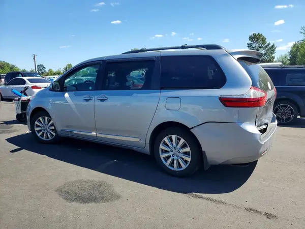 5TDJZ3DC0HS186762 2017 TOYOTA SIENNA - Image 2