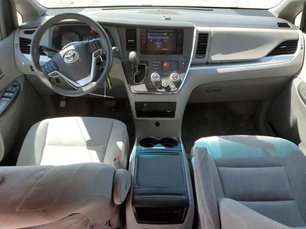 5TDJZ3DC0HS187328 2017 TOYOTA SIENNA - Image 8