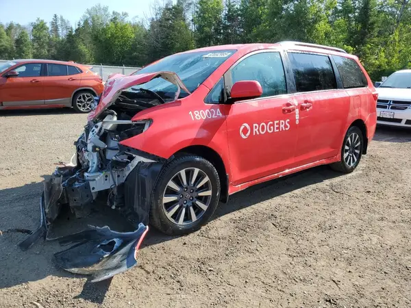 5TDJZ3DC0JS189134 2018 TOYOTA SIENNA - Image 1