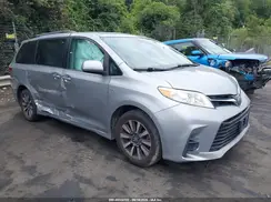 5TDJZ3DC0JS189425 2018 TOYOTA SIENNA
