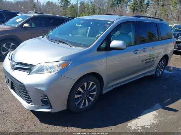 5TDJZ3DC0JS193684 2018 TOYOTA SIENNA - Image 2