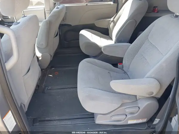 5TDJZ3DC0JS193684 2018 TOYOTA SIENNA - Image 8