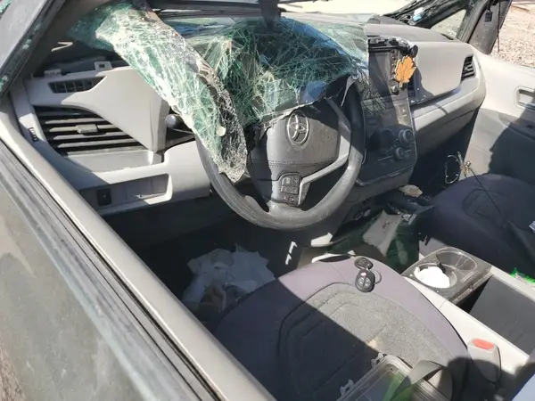 5TDJZ3DC0JS200505 2018 TOYOTA SIENNA - Image 8