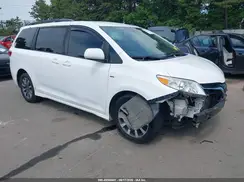 5TDJZ3DC0JS204862 2018 TOYOTA SIENNA