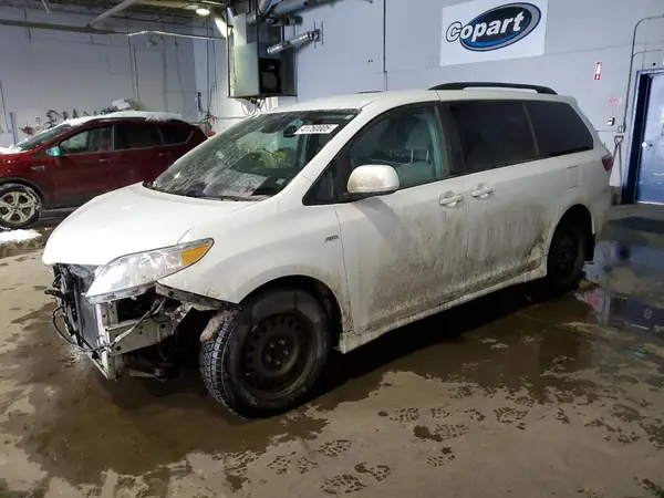 5TDJZ3DC0JS208295 2018 TOYOTA SIENNA - Image 1