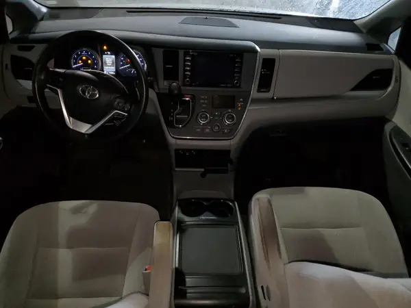 5TDJZ3DC0JS208295 2018 TOYOTA SIENNA - Image 8