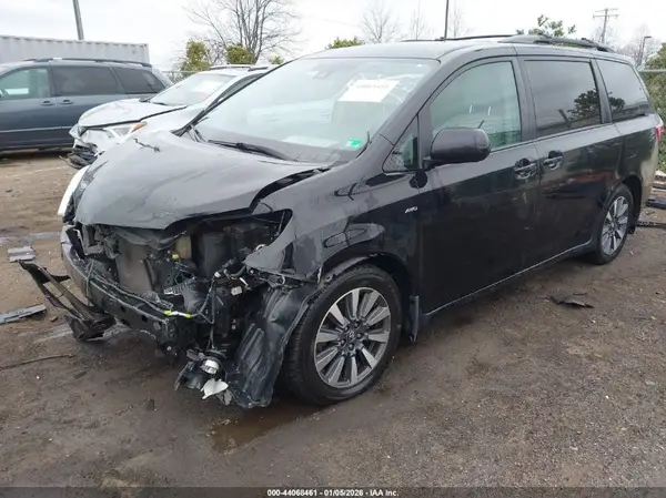 5TDJZ3DC0KS214728 2019 TOYOTA SIENNA - Image 2