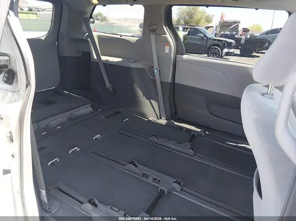 5TDJZ3DC0KS219072 2019 TOYOTA SIENNA - Image 8