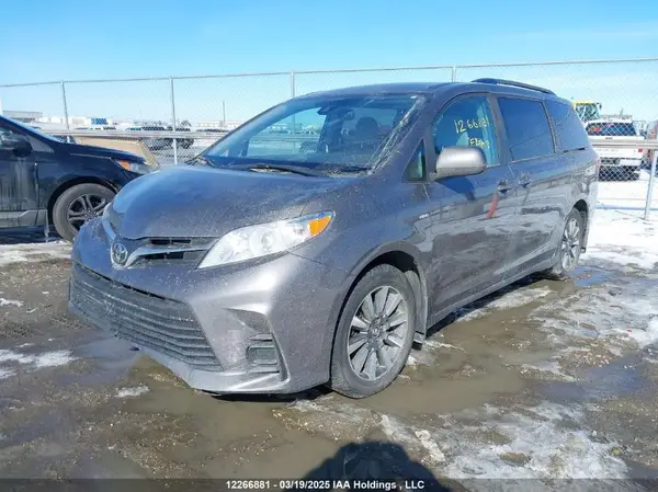 5TDJZ3DC0KS224773 2019 TOYOTA SIENNA - Image 2