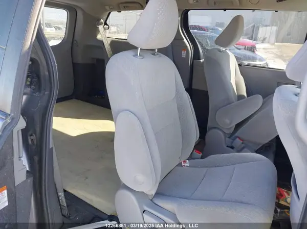 5TDJZ3DC0KS224773 2019 TOYOTA SIENNA - Image 8