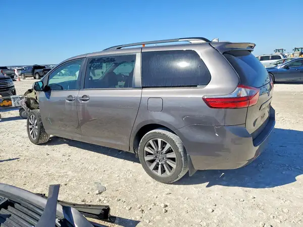 5TDJZ3DC0LS237833 2020 TOYOTA SIENNA - Image 2