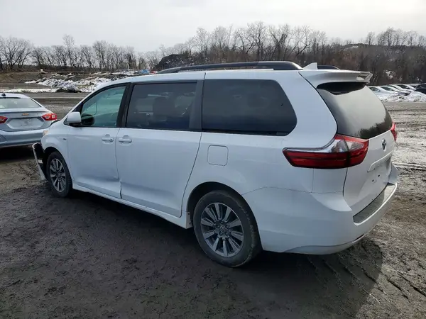 5TDJZ3DC0LS244880 2020 TOYOTA SIENNA - Image 2