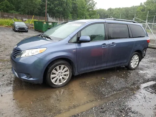 5TDJZ3DC1HS146559 2017 TOYOTA SIENNA - Image 1