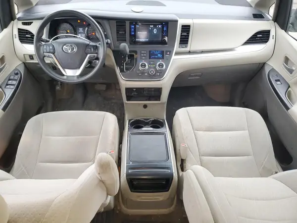5TDJZ3DC1HS155049 2017 TOYOTA SIENNA - Image 8