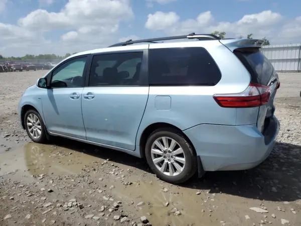 5TDJZ3DC1HS155276 2017 TOYOTA SIENNA - Image 2