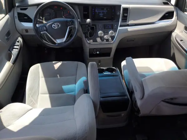 5TDJZ3DC1HS155276 2017 TOYOTA SIENNA - Image 8