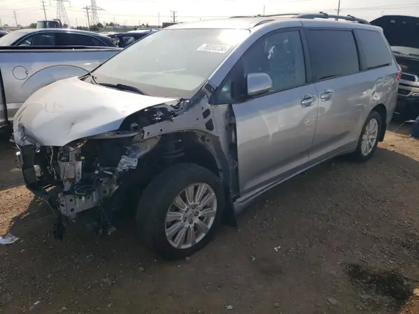 5TDJZ3DC1HS158937 2017 TOYOTA SIENNA - Image 1