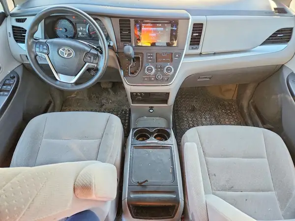 5TDJZ3DC1HS160087 2017 TOYOTA SIENNA - Image 8