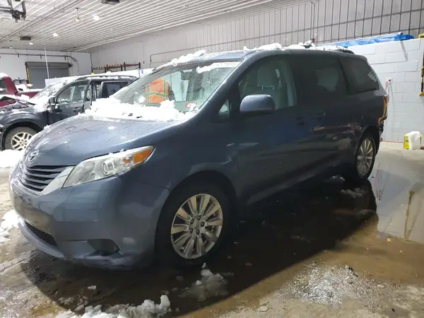 5TDJZ3DC1HS166794 2017 TOYOTA SIENNA - Image 1