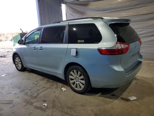 5TDJZ3DC1HS181831 2017 TOYOTA SIENNA - Image 2
