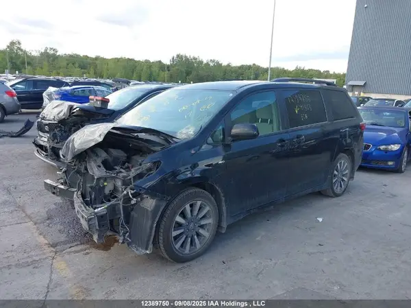5TDJZ3DC1JS191863 2018 TOYOTA SIENNA - Image 2