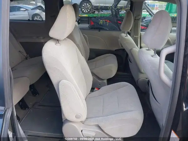 5TDJZ3DC1JS191863 2018 TOYOTA SIENNA - Image 8