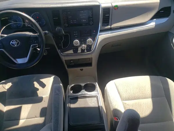 5TDJZ3DC1JS193256 2018 TOYOTA SIENNA - Image 8