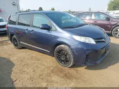 5TDJZ3DC1JS198179 2018 TOYOTA SIENNA