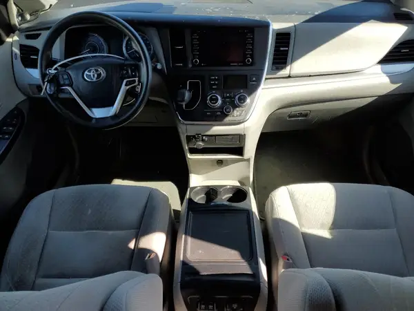 5TDJZ3DC1JS201260 2018 TOYOTA SIENNA - Image 8