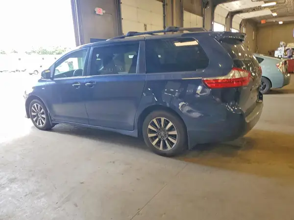 5TDJZ3DC1KS221882 2019 TOYOTA SIENNA - Image 2