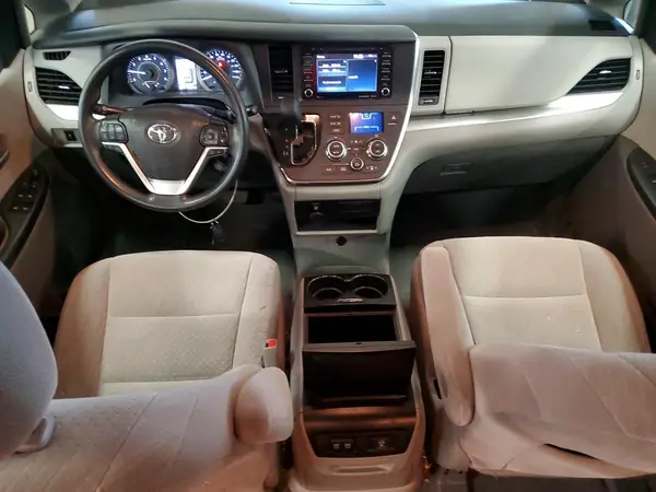 5TDJZ3DC1KS221882 2019 TOYOTA SIENNA - Image 8