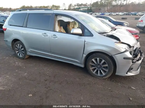 5TDJZ3DC1KS223552 2019 TOYOTA SIENNA - Image 1