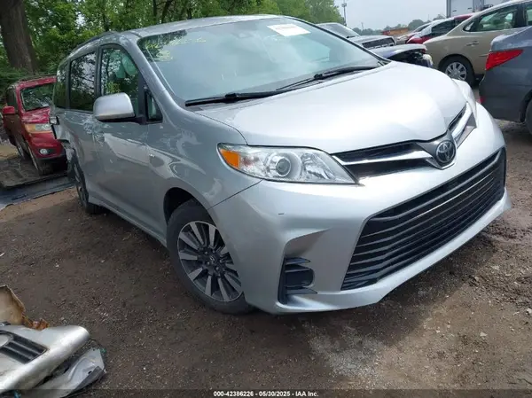 5TDJZ3DC1KS223793 2019 TOYOTA SIENNA - Image 1