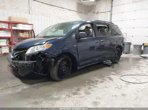 5TDJZ3DC1LS246315 2020 TOYOTA SIENNA - Image 2
