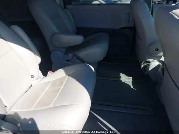 5TDJZ3DC1LS247948 2020 TOYOTA SIENNA - Image 8