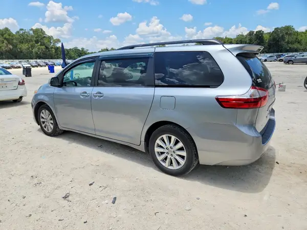 5TDJZ3DC2HS146392 2017 TOYOTA SIENNA - Image 2