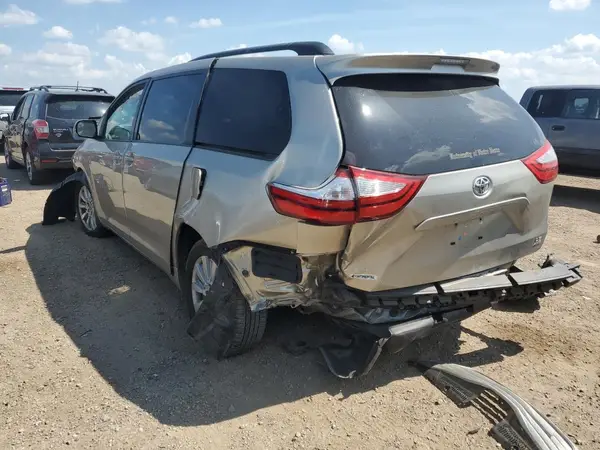 5TDJZ3DC2HS149244 2017 TOYOTA SIENNA - Image 2