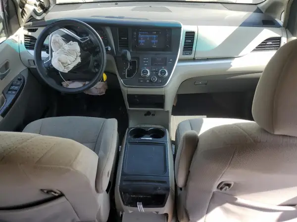 5TDJZ3DC2HS149244 2017 TOYOTA SIENNA - Image 8