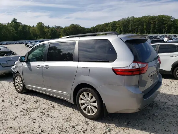 5TDJZ3DC2HS153357 2017 TOYOTA SIENNA - Image 2
