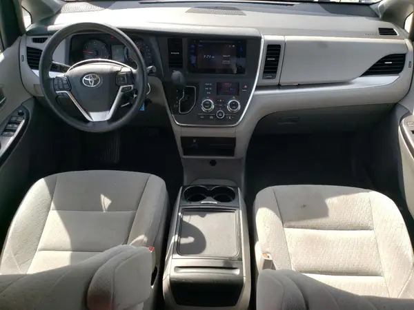 5TDJZ3DC2HS153357 2017 TOYOTA SIENNA - Image 8