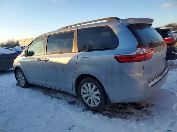 5TDJZ3DC2HS155528 2017 TOYOTA SIENNA - Image 2