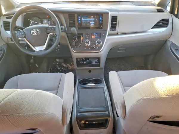 5TDJZ3DC2HS155528 2017 TOYOTA SIENNA - Image 8