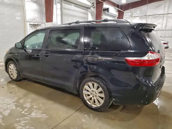 5TDJZ3DC2HS162155 2017 TOYOTA SIENNA - Image 2